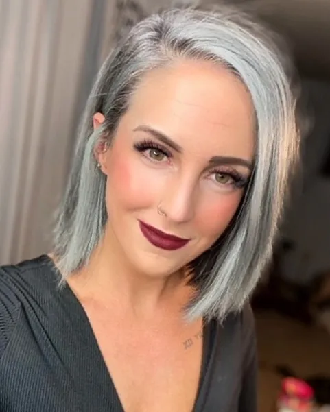 Estas 25 mujeres dejaron de teñirse el cabello, y se ven tan fabulosas que te convencerán de hacer lo mismo (nuevas fotos)