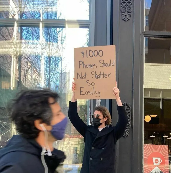 ‘Dude With Sign' Has 7.4 Million Followers For Protesting Annoying Everyday Things With Funny Signs (40 New Pics)