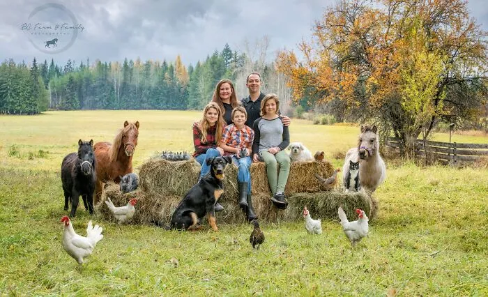 I Created A Photo Project Called "Farmily" Where I Capture Families And All Their Animals (30 Pics)