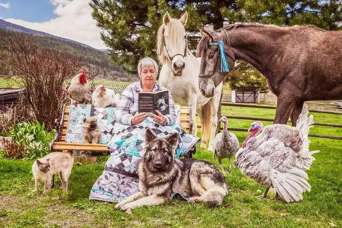I Created A Photo Project Called "Farmily" Where I Capture Families And All Their Animals (30 Pics)