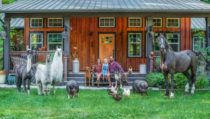 I Created A Photo Project Called "Farmily" Where I Capture Families And All Their Animals (30 Pics)