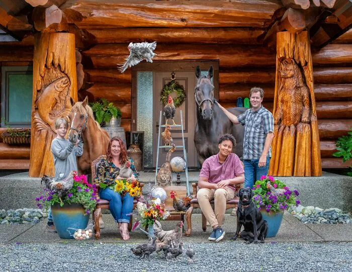 I Created A Photo Project Called "Farmily" Where I Capture Families And All Their Animals (30 Pics)