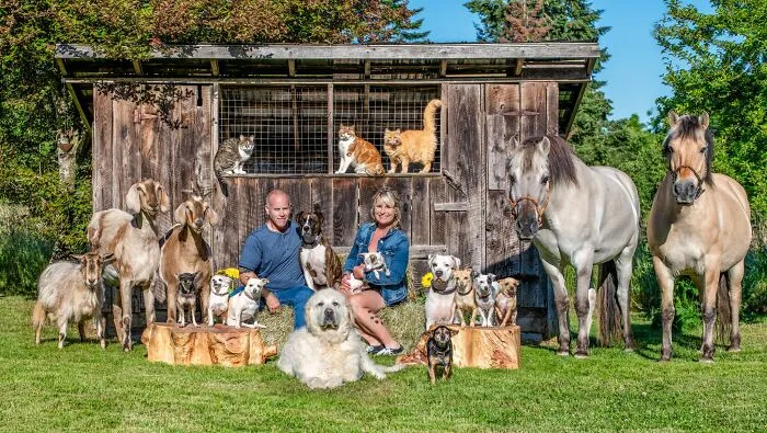 I Created A Photo Project Called "Farmily" Where I Capture Families And All Their Animals (30 Pics)