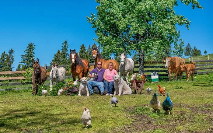 I Created A Photo Project Called "Farmily" Where I Capture Families And All Their Animals (30 Pics)