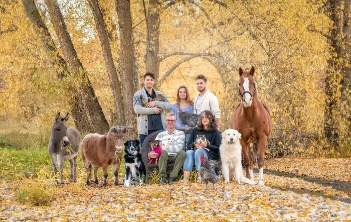 I Created A Photo Project Called "Farmily" Where I Capture Families And All Their Animals (30 Pics)