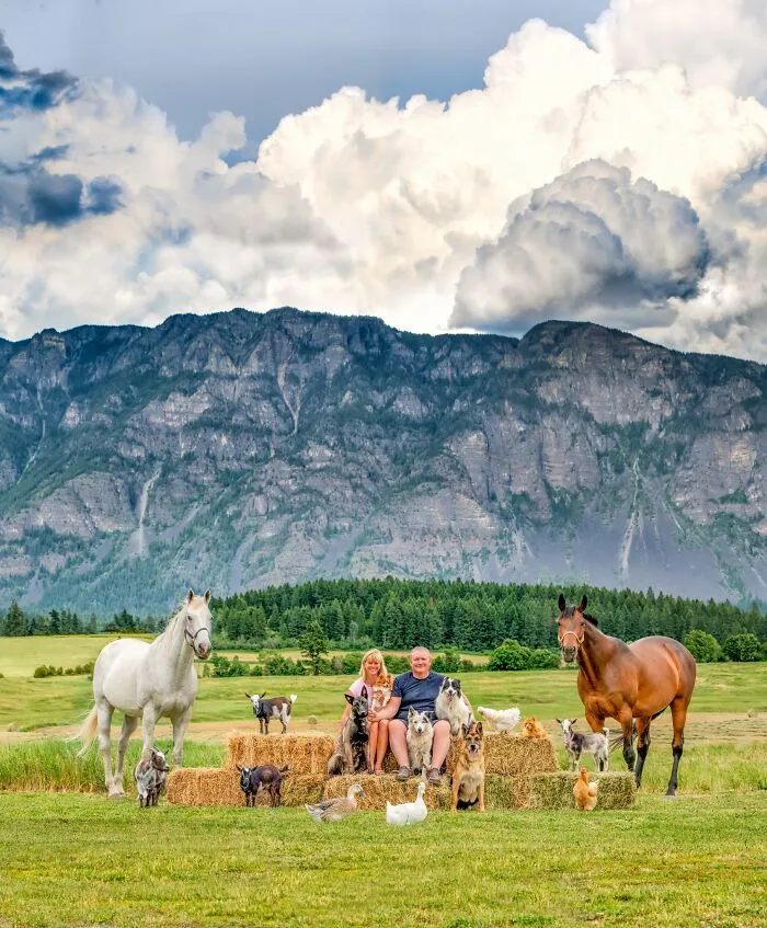 I Created A Photo Project Called "Farmily" Where I Capture Families And All Their Animals (30 Pics)