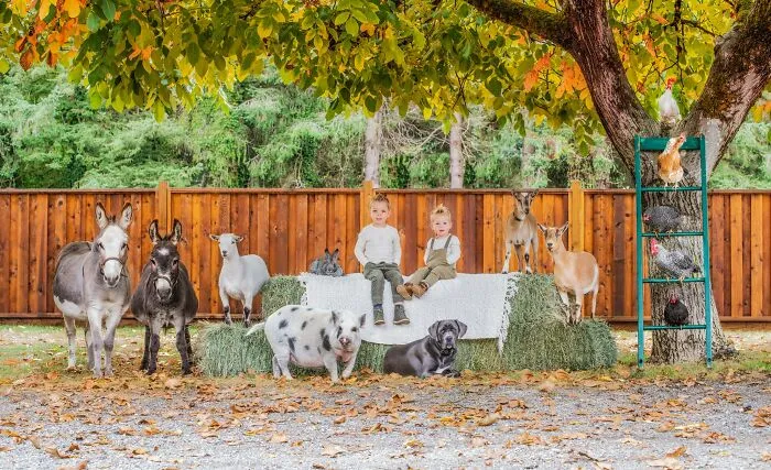 I Created A Photo Project Called "Farmily" Where I Capture Families And All Their Animals (30 Pics)