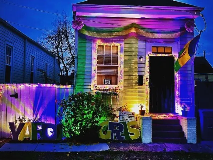 New Orleans Got Creative For This Year's Mardi Gras And Celebrated It With House Floats (62 Pics)