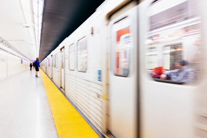 American Who Has Lived In The UK Shares 10 Differences That Make Them Look Like Night And Day