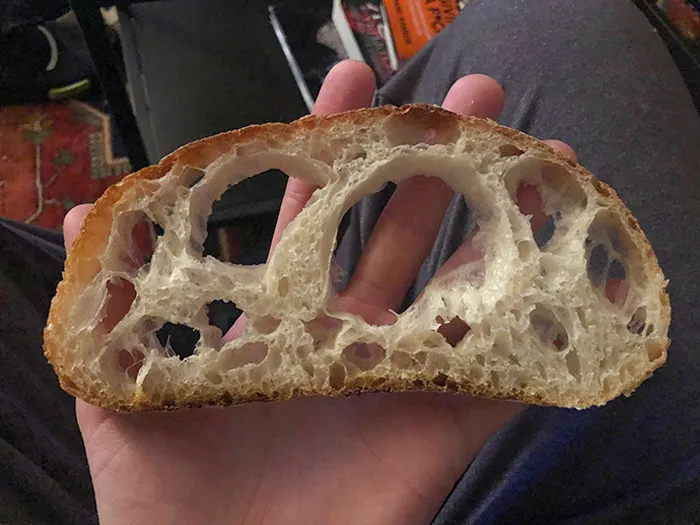 Compré este pan en Whole Foods (Todo Alimentos) pero es más como Hole Foods (Alimentos con Agujeros)