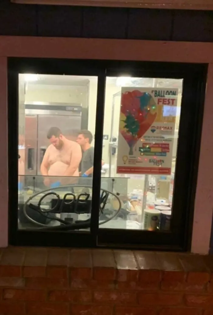 Restaurante local de donde vivo. ¿Quién necesita la seguridad alimentaria?