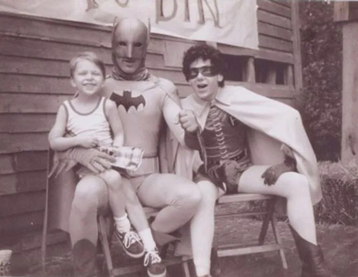 30 Funny And Awkward Pics Of Kids Posing With Superheroes And Popular Characters In The '70s And '80s