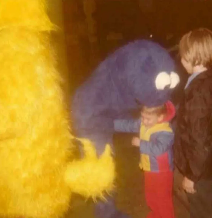 30 Funny And Awkward Pics Of Kids Posing With Superheroes And Popular Characters In The '70s And '80s