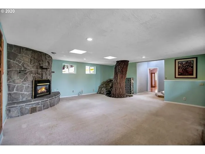 This Instagram Account Collects Terrible Real Estate Pics, And Here's 40 Of The Worst Ones (New Pics)