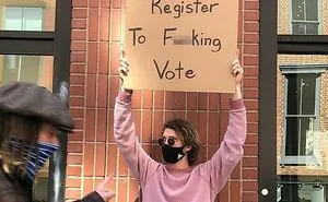 ‘Dude With Sign' Has 7.4 Million Followers For Protesting Annoying Everyday Things With Funny Signs (40 New Pics)