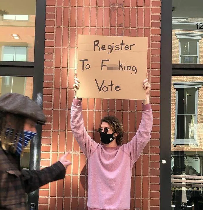 ‘Dude With Sign' Has 7.4 Million Followers For Protesting Annoying Everyday Things With Funny Signs (40 New Pics)