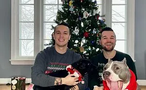 40 Of The Best Family Photos Featuring Dogs And Their Owners From Facebook’s #FamilyPortraitChallenge