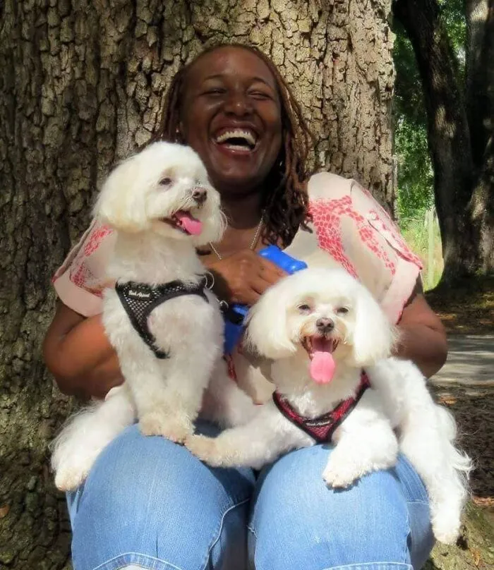 40 Of The Best Family Photos Featuring Dogs And Their Owners From Facebook’s #FamilyPortraitChallenge