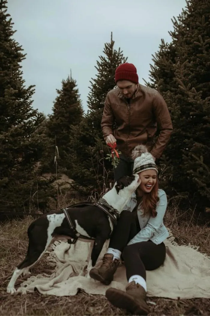 40 Of The Best Family Photos Featuring Dogs And Their Owners From Facebook’s #FamilyPortraitChallenge