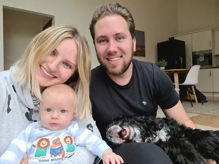 40 Of The Best Family Photos Featuring Dogs And Their Owners From Facebook’s #FamilyPortraitChallenge