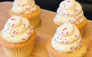 20-Year-Old Student From UK Makes Edible Versions Of Food Emojis (9 Examples)