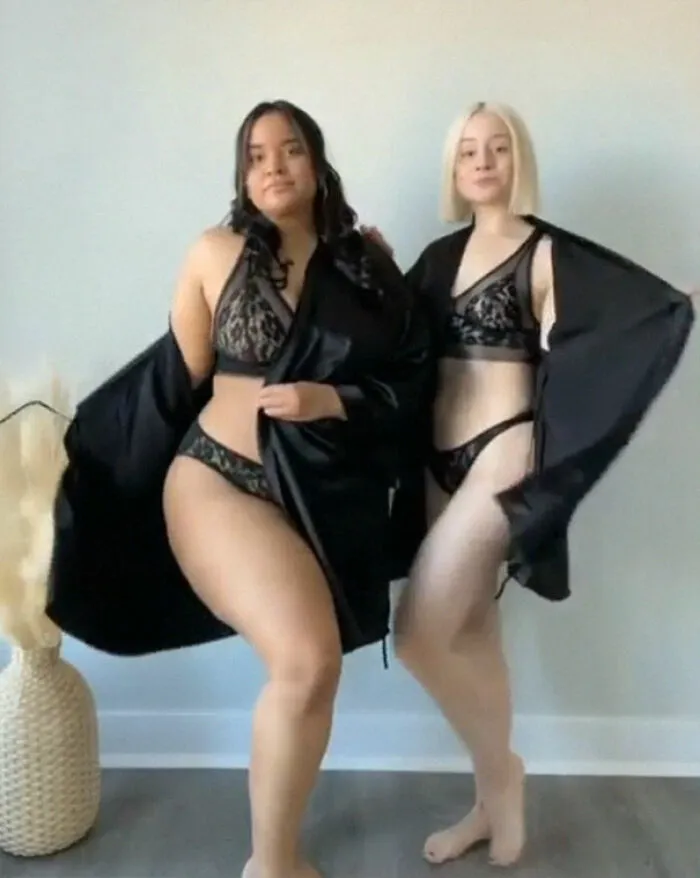 2 Amigas muestran cómo les queda la misma ropa en sus distintos tipos de cuerpo (36 fotos nuevas)