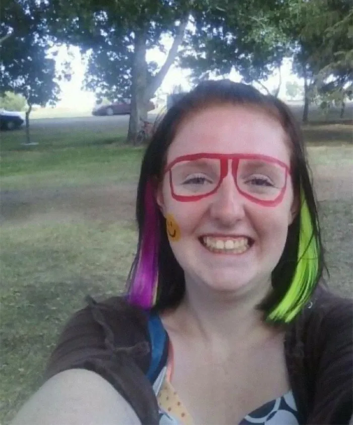De alguna manera se ha eliminado de mi memoria el periodo en el que me dibujaba gafas y una cara sonriente en la cara todos los días