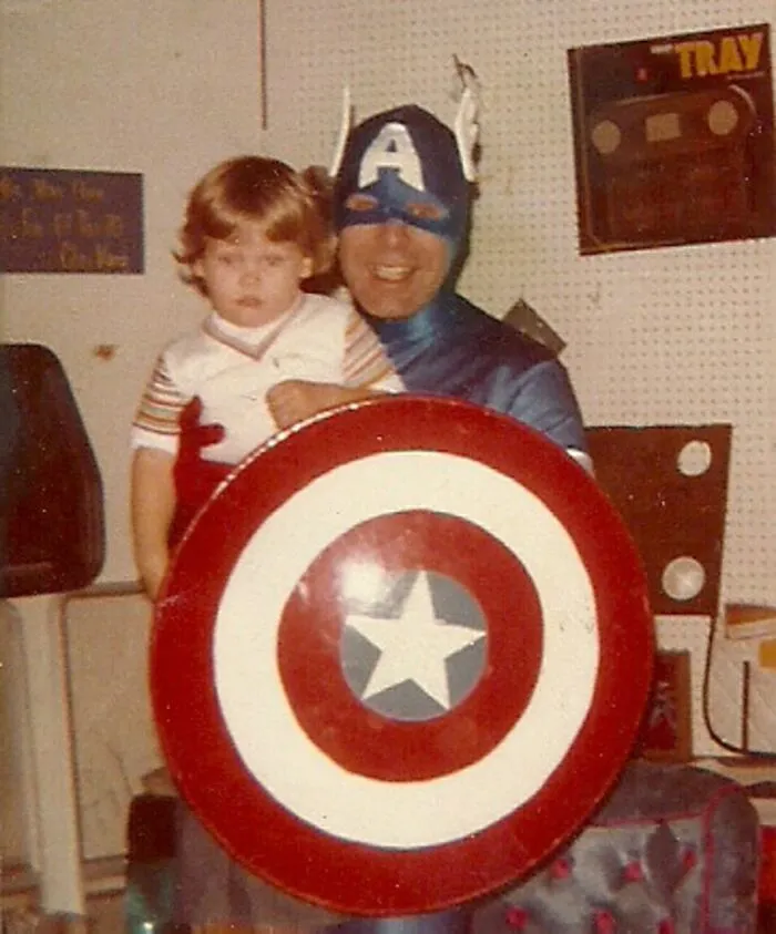 30 Funny And Awkward Pics Of Kids Posing With Superheroes And Popular Characters In The '70s And '80s
