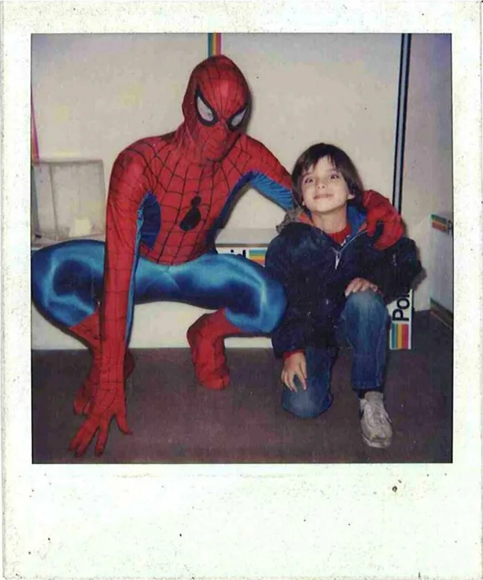 30 Funny And Awkward Pics Of Kids Posing With Superheroes And Popular Characters In The '70s And '80s