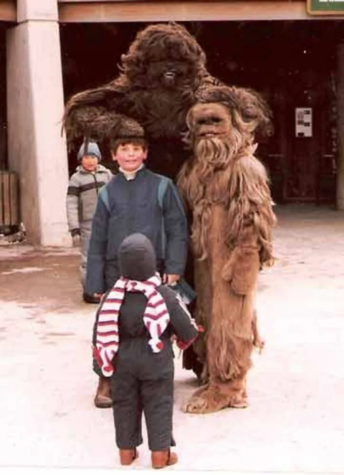30 Funny And Awkward Pics Of Kids Posing With Superheroes And Popular Characters In The '70s And '80s