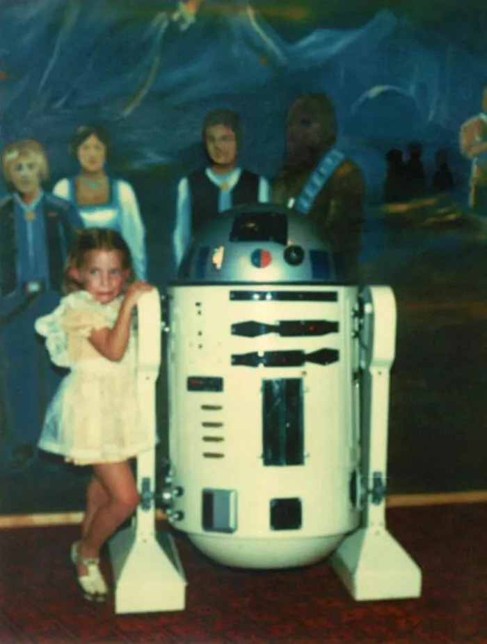 30 Funny And Awkward Pics Of Kids Posing With Superheroes And Popular Characters In The '70s And '80s
