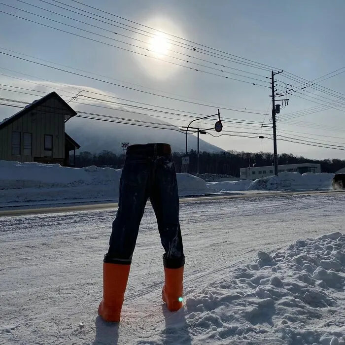 People Are Freezing Their Pants And Other Clothes And It Looks Like The Coolest Science Experiment (40 Pics)