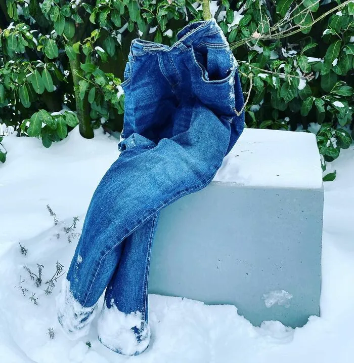 People Are Freezing Their Pants And Other Clothes And It Looks Like The Coolest Science Experiment (40 Pics)
