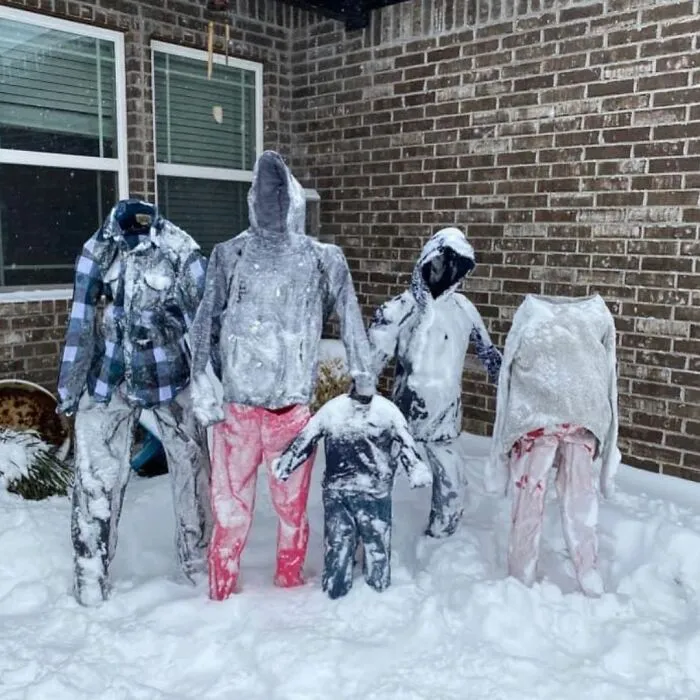 People Are Freezing Their Pants And Other Clothes And It Looks Like The Coolest Science Experiment (40 Pics)
