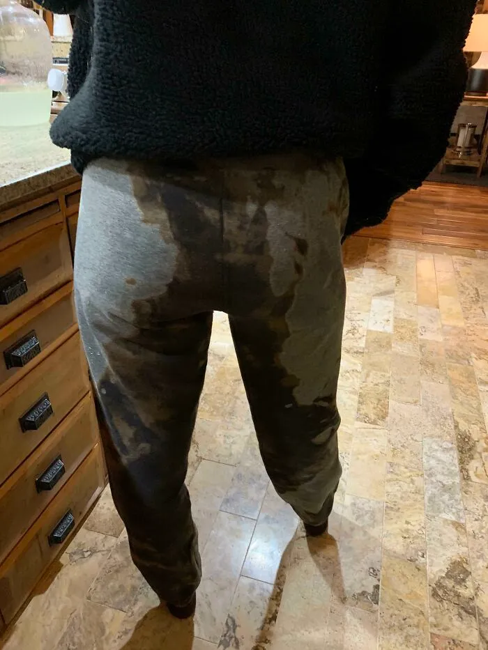Pantalones que empiezan con una mancha