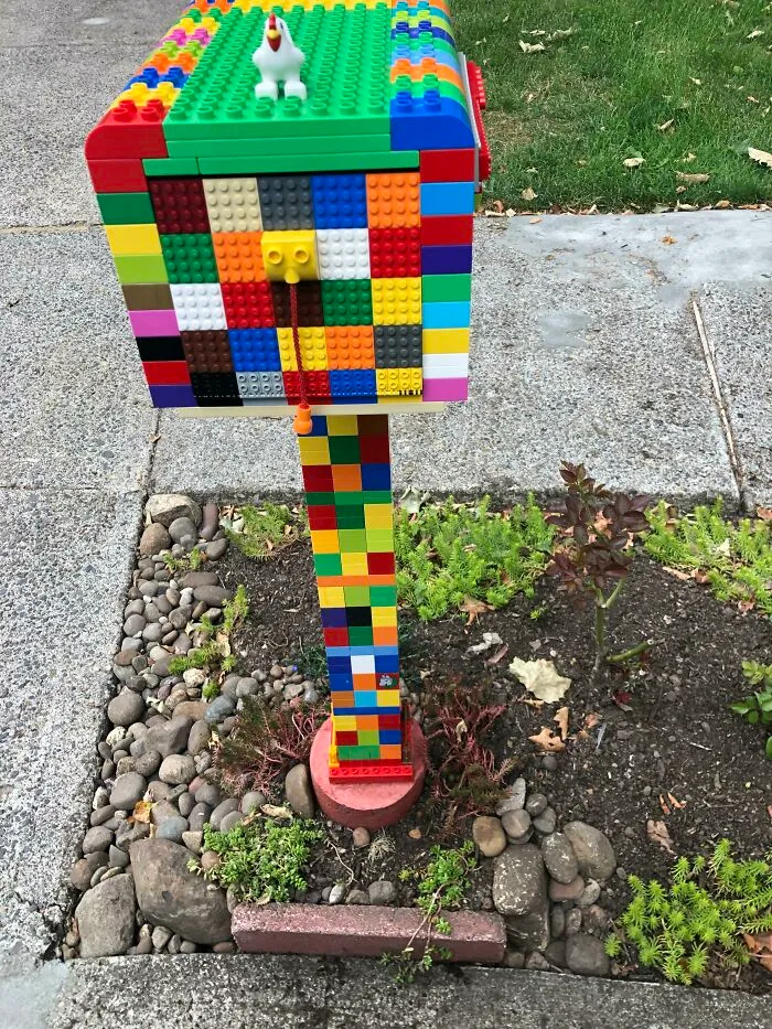 A LEGO Mailbox