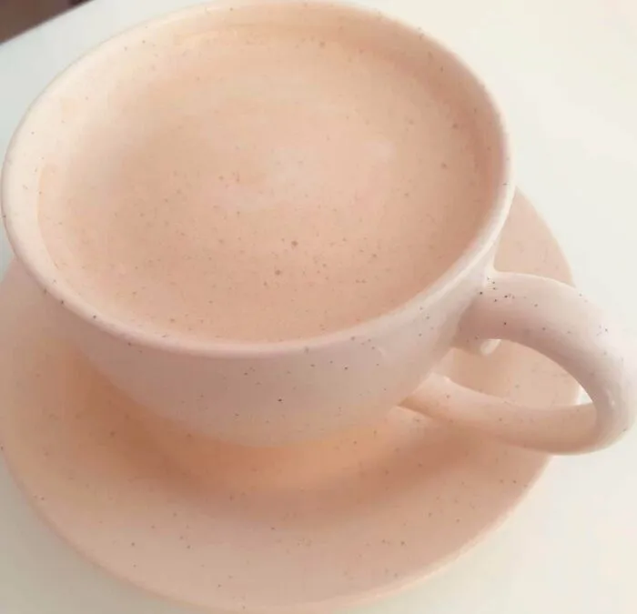 Mi café del color de la taza
