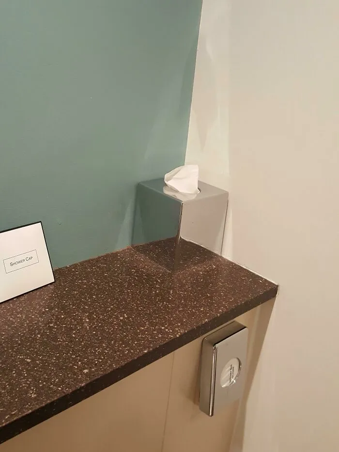Caja de pañuelos espejada