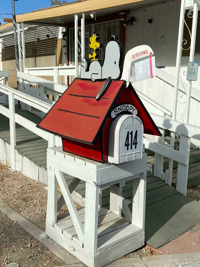 This Snoopy Mailbox