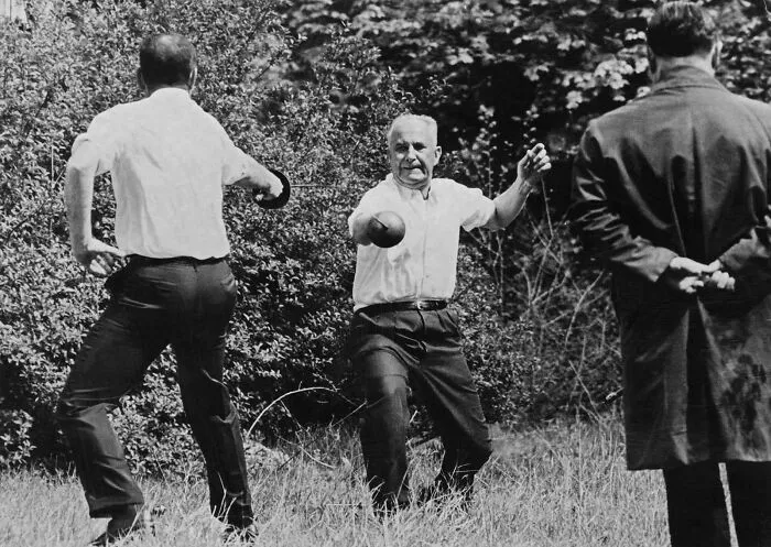 El último duelo de espadas de la historia, dado entre el alcalde de Marsella y el candidato presidencial del partido socialista. Francia, 1967