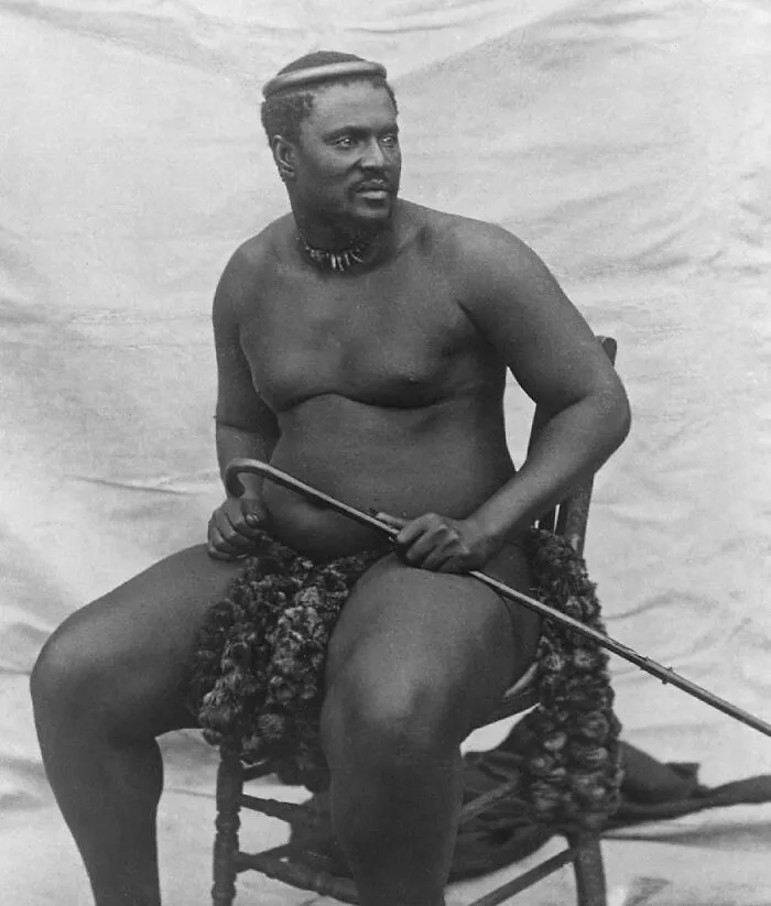 Cetshwayo, rey de los zulúes, que derrotó a los británicos en la batalla de Isandhlwana, 1878