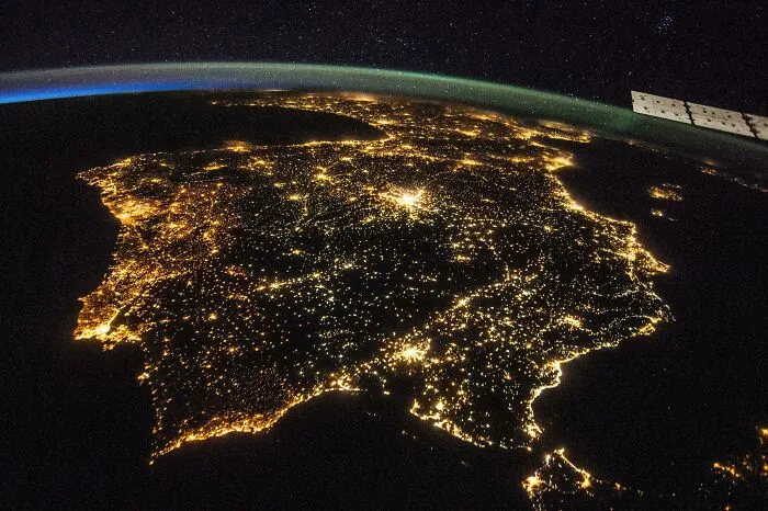 La península ibérica de noche por la Nasa