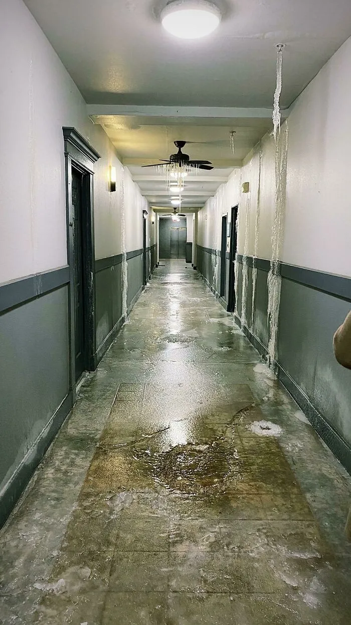 Apartment Hallway In Dallas, TX Looks Like A Scene From The Titanic