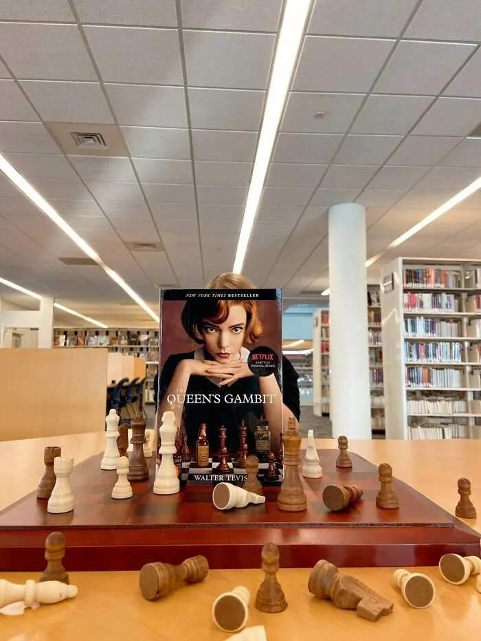 30 Of The Best Responses To The #Bookface Challenge