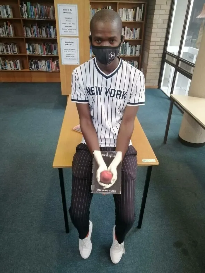 30 Of The Best Responses To The #Bookface Challenge