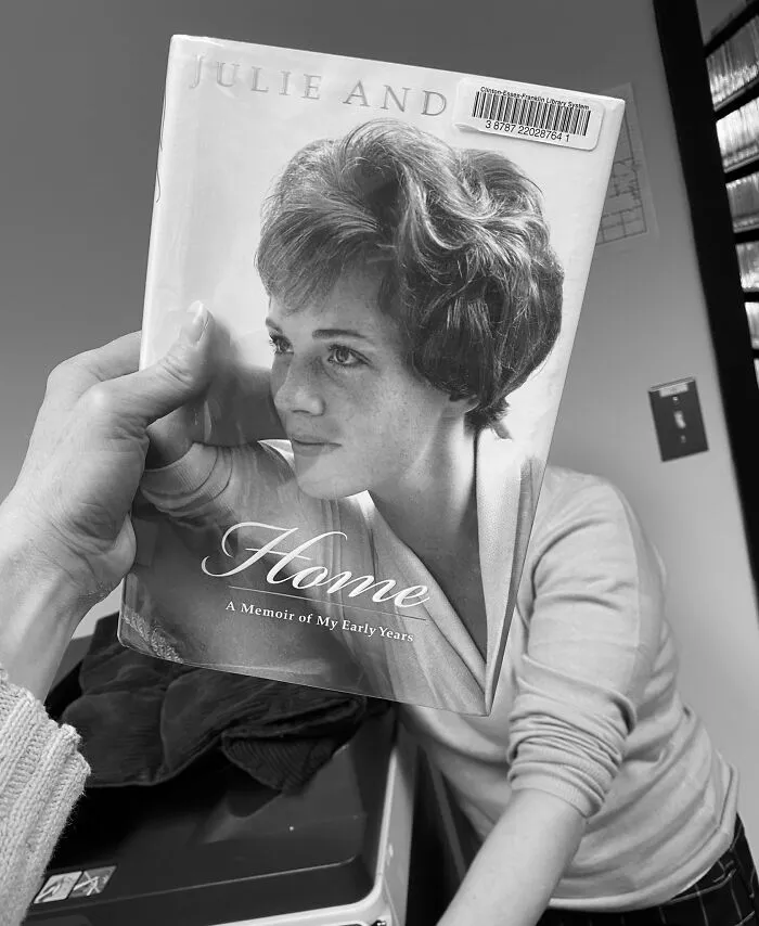 30 Of The Best Responses To The #Bookface Challenge