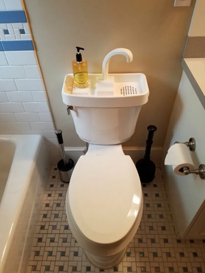 El inodoro del hotel japonés en el que me alojé. Te lavas las manos y reutilizas el agua para la siguiente descarga