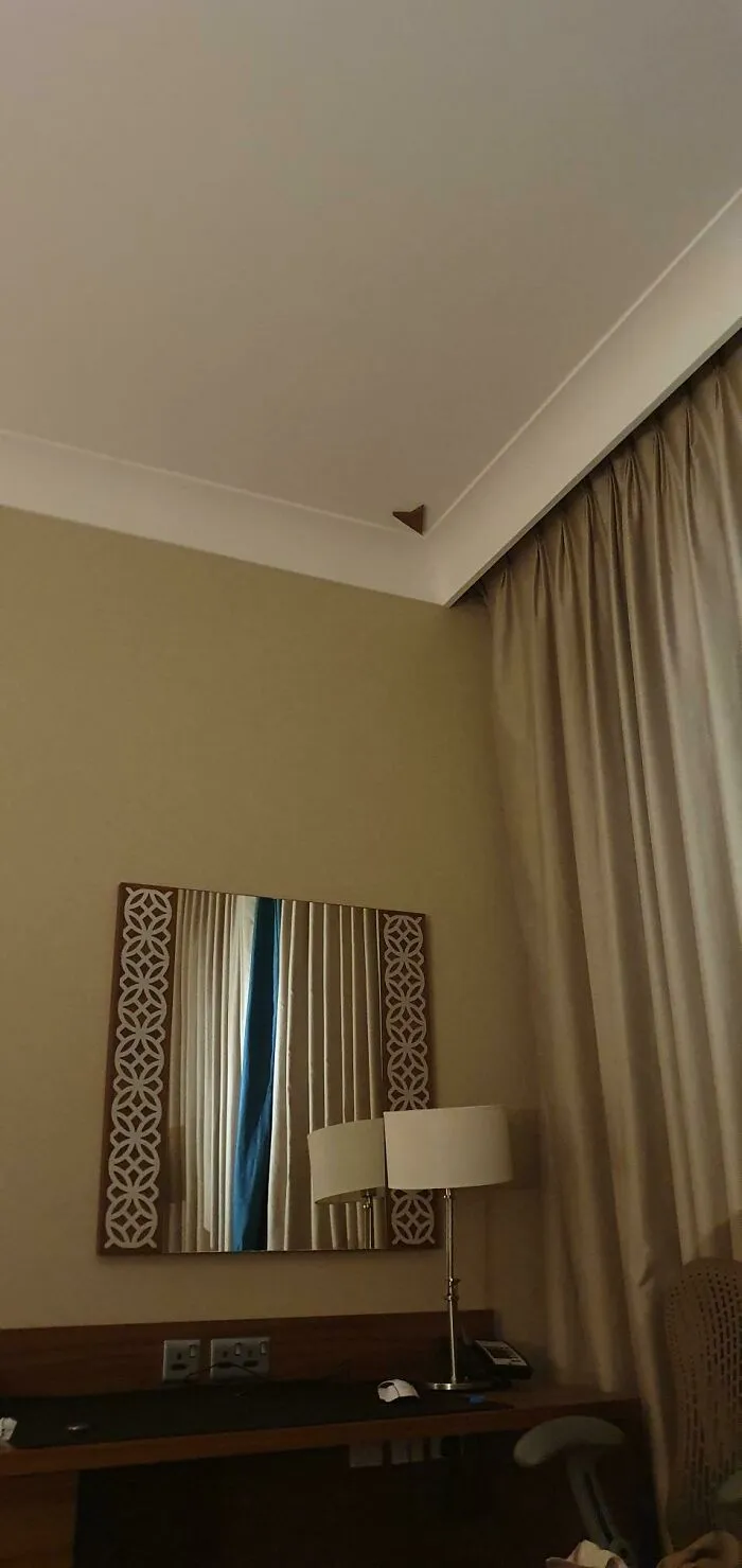 Mi hotel tiene un marcador para señalar hacia la Meca