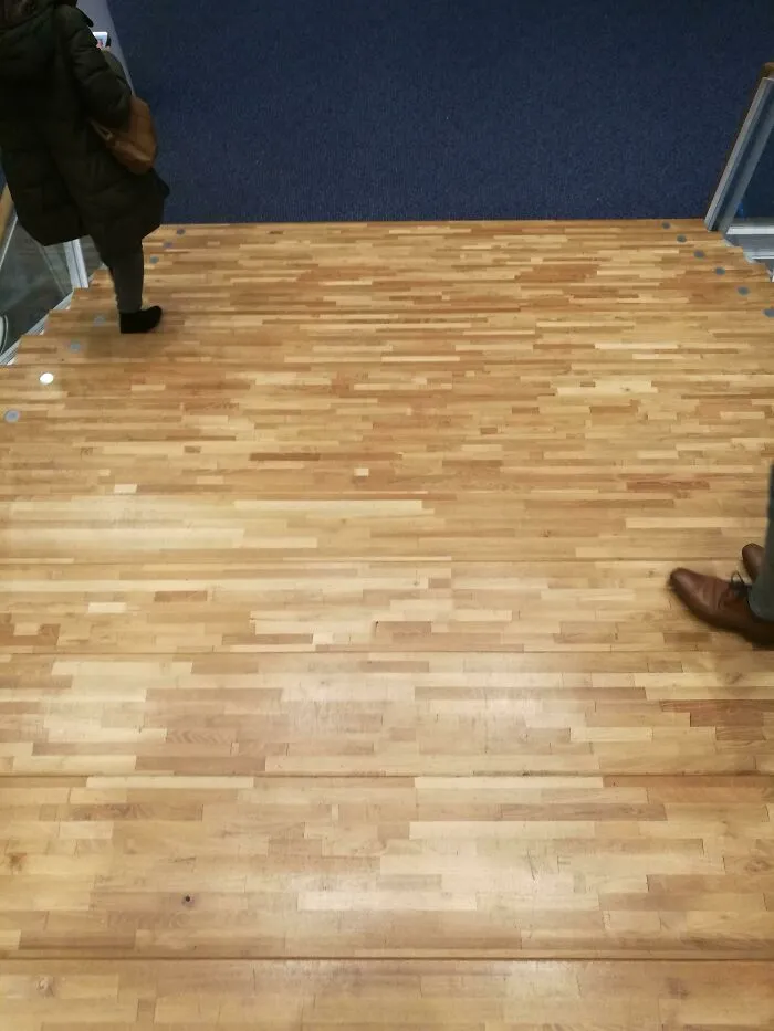 Hay que prestar atención a estas escaleras en un cine
