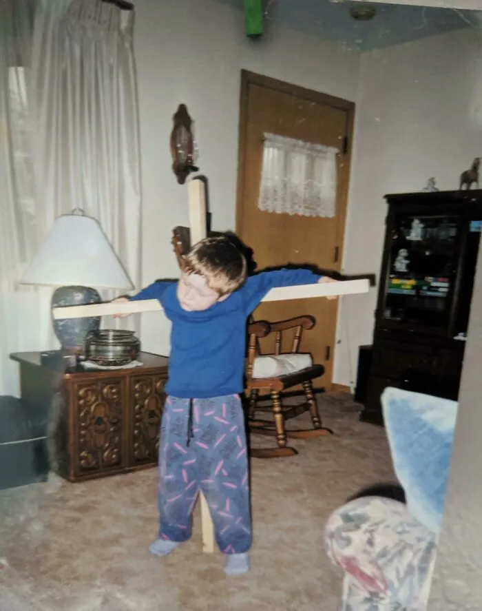 Mis padres me construyeron una cruz para que pudiera interpretar a Jesús en 1998